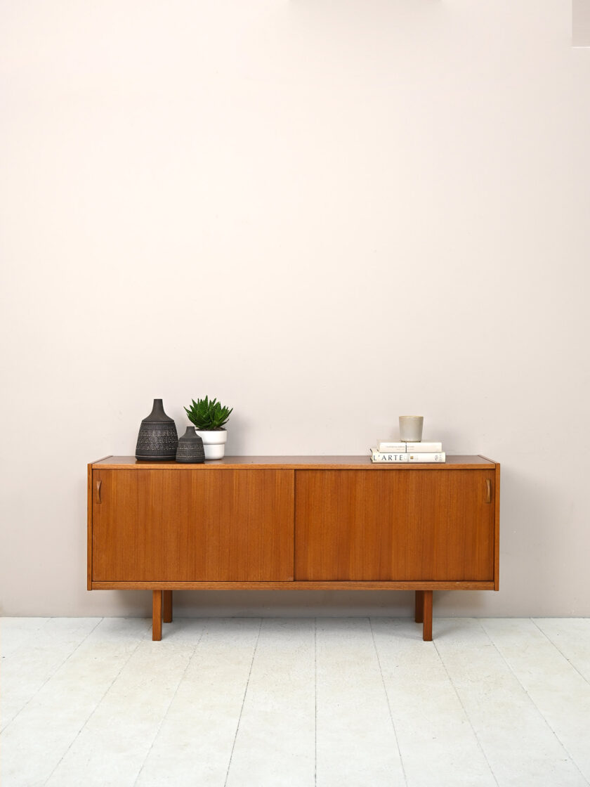 Sideboard-vintage-con-ante-scorrevoli