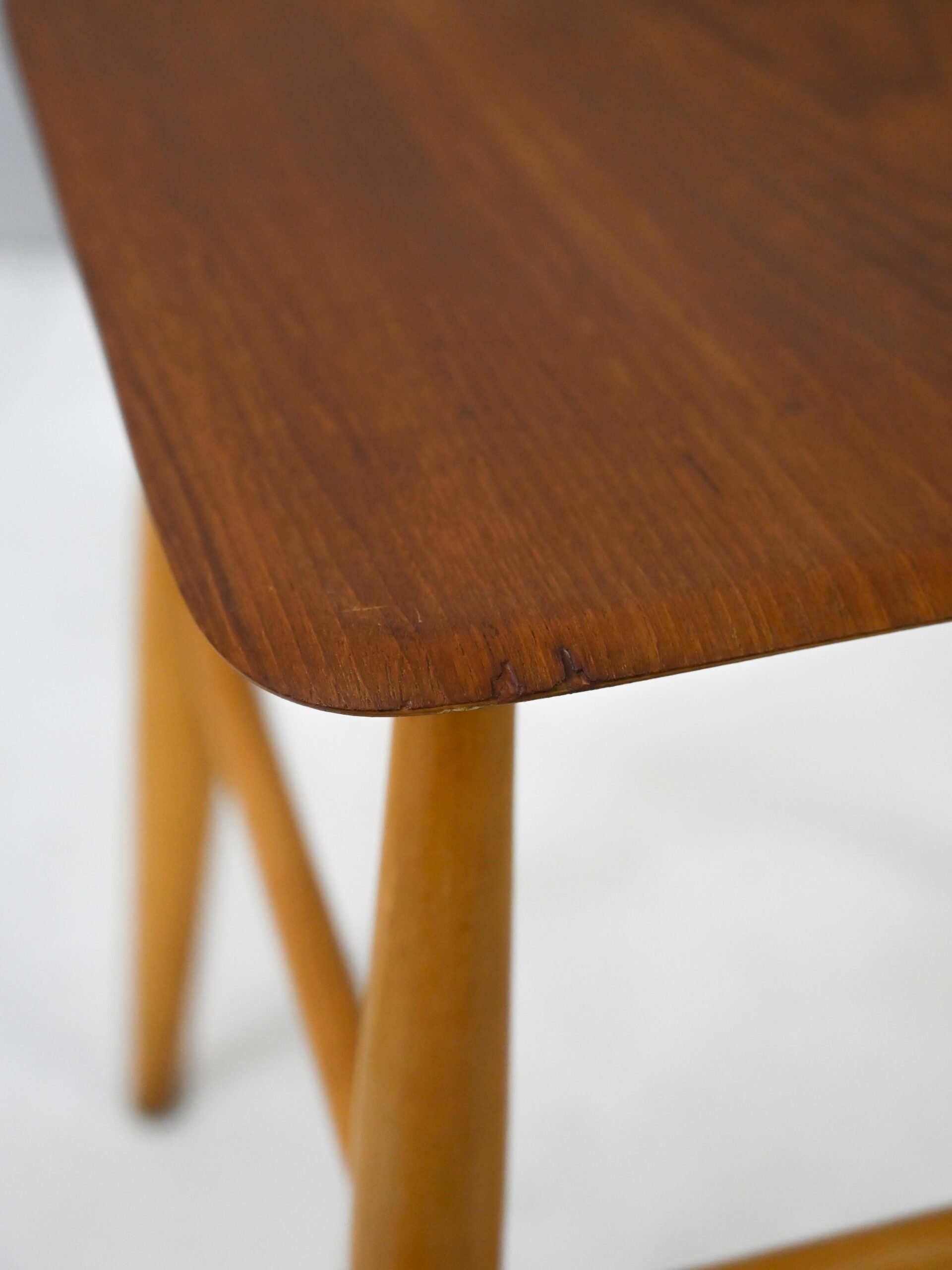 Vintage Scandinavian stools | Casafika
