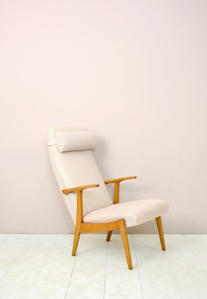 Poltrona-scandinava-vintage-con-poggiatesta