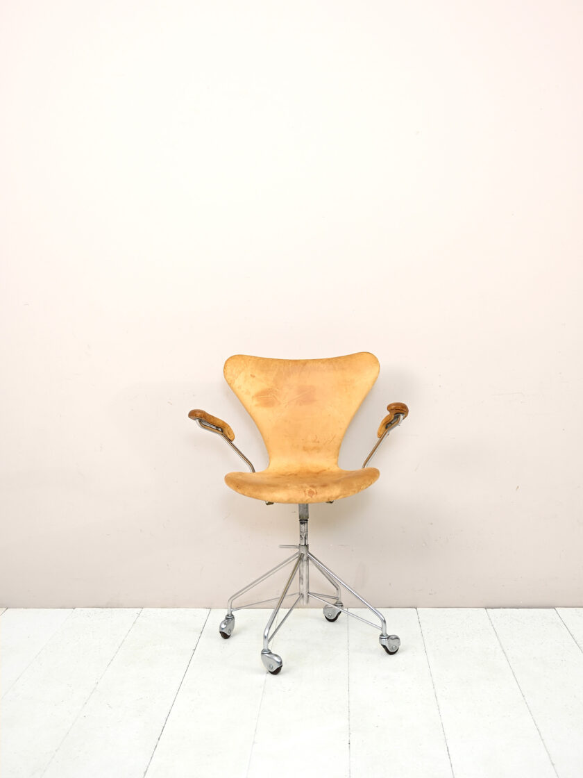 Sedia-da-ufficio-anni-‘50-Model-3217-di-Arne-Jacobsen