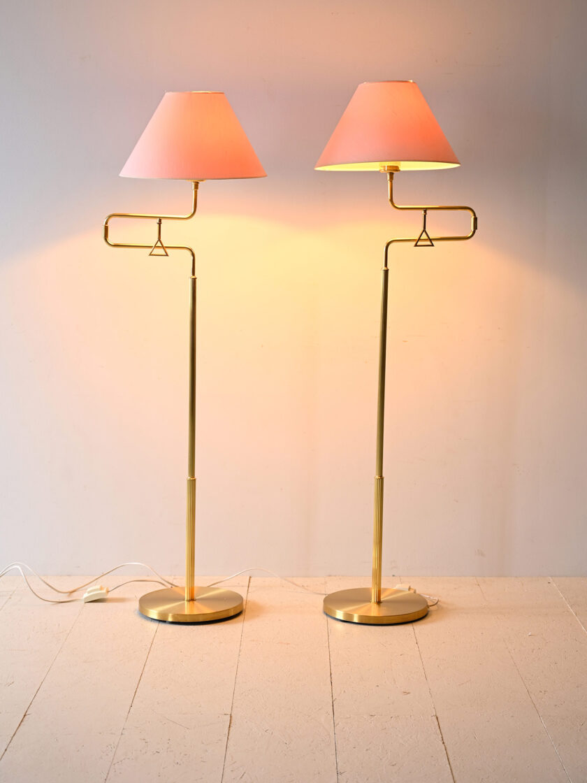 Coppia-di-lampade-da-terra-scandinave
