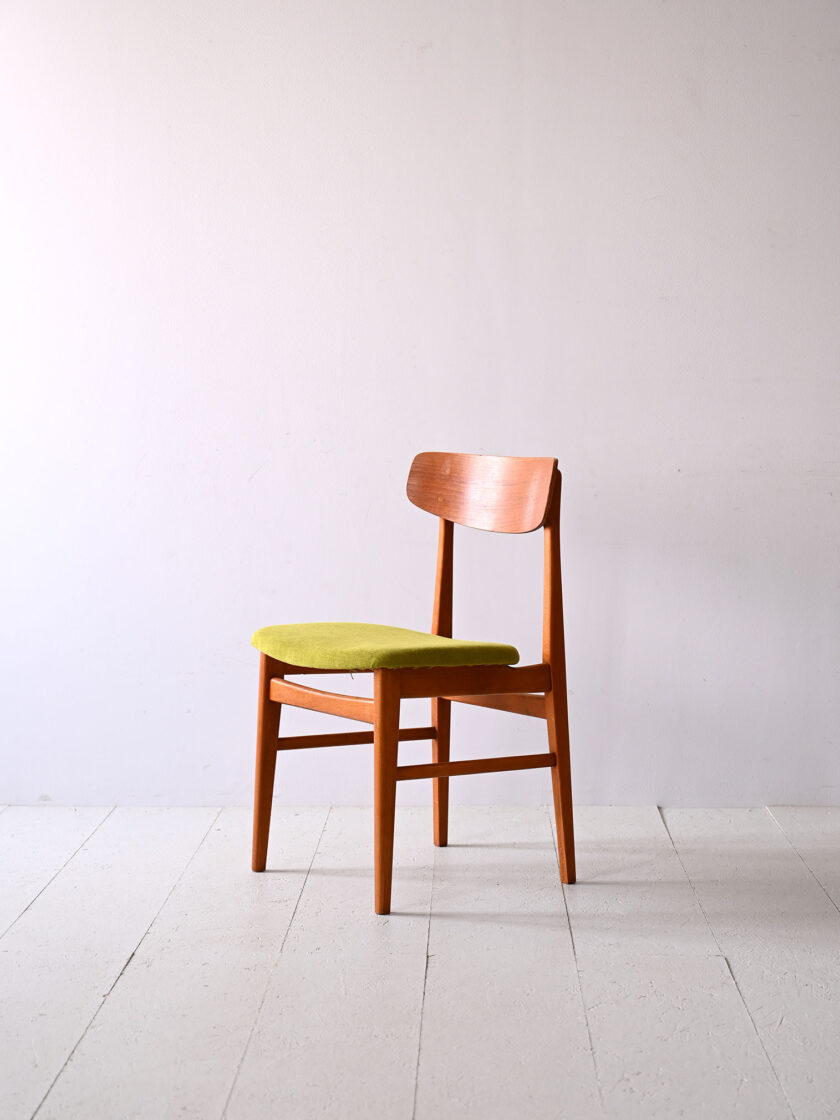 Sedia-danese-in-legno-di-teak-rifoderata