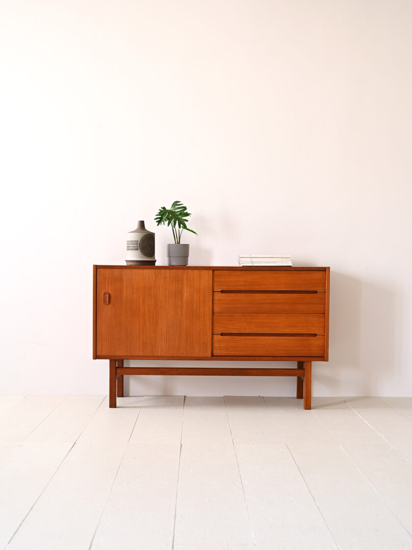 Sideboard-in-teak-con-anta-scorrevole