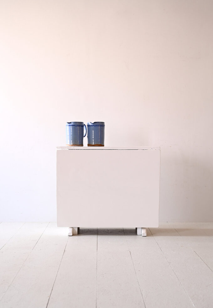 "Slagboard" extendable dining table with drop-leaf