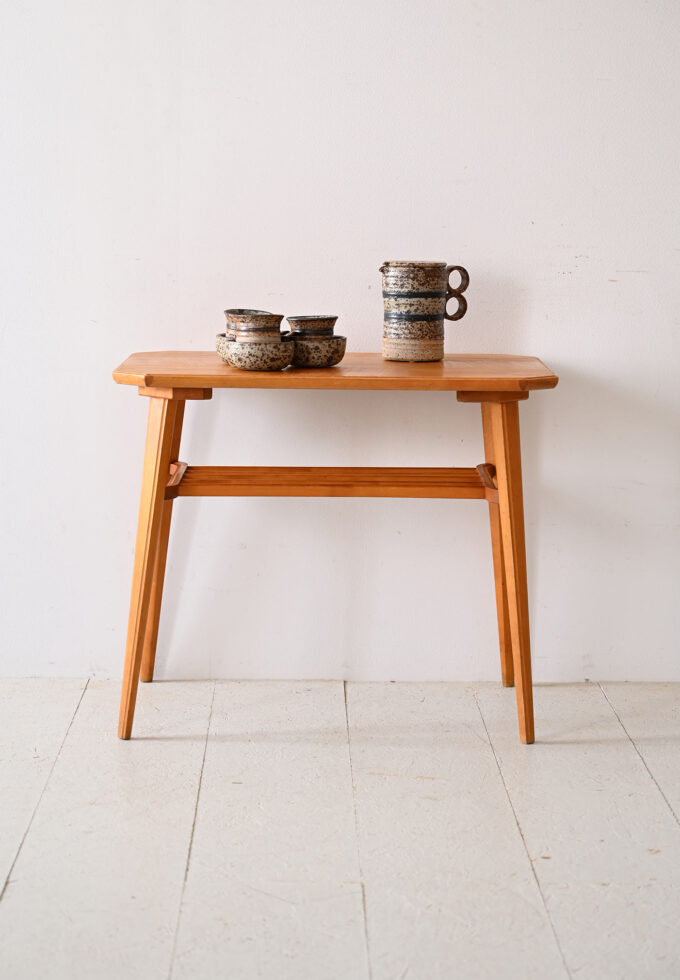 Deco birch side table with magazine rack