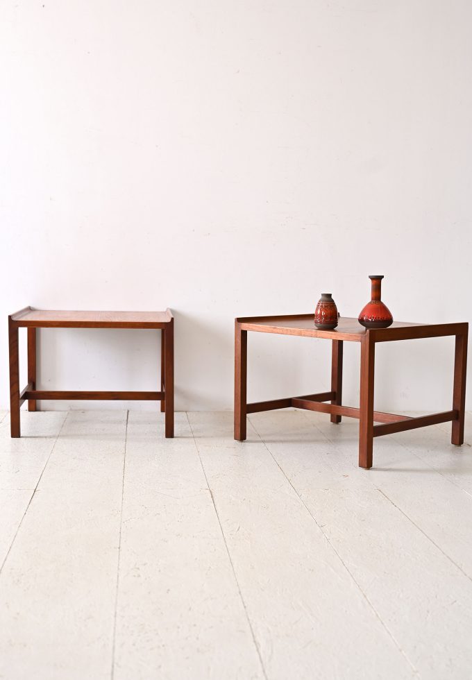 Tavolini svedesi in teak-a