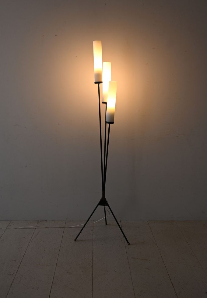 Lampada a piantana vintage con tre luci-a
