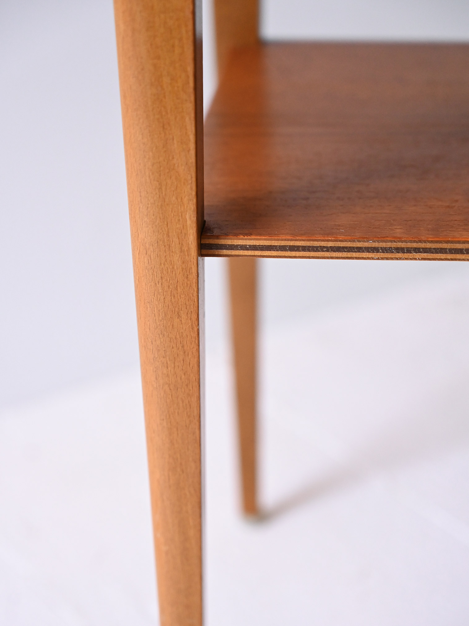 Comodino retrò teak-g Comodino retrò in teak-g