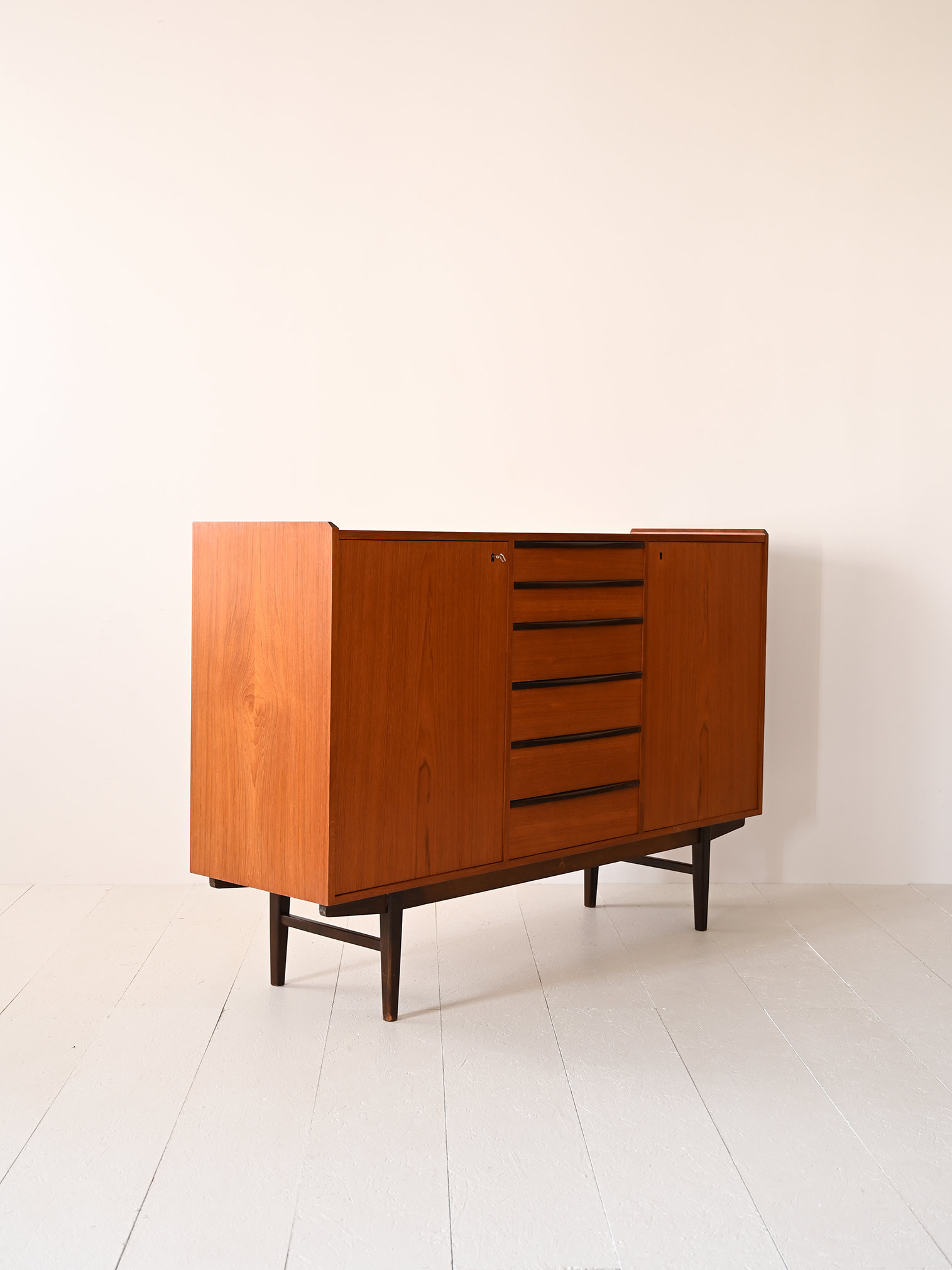 Highboard scandinavo teak 50s-d Highboard scandinavo in teak, anni '50-d