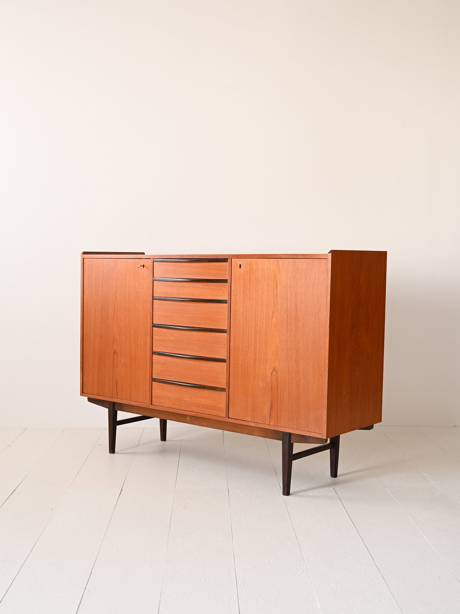 Highboard scandinavo teak 50s-e Highboard scandinavo in teak, anni '50-e