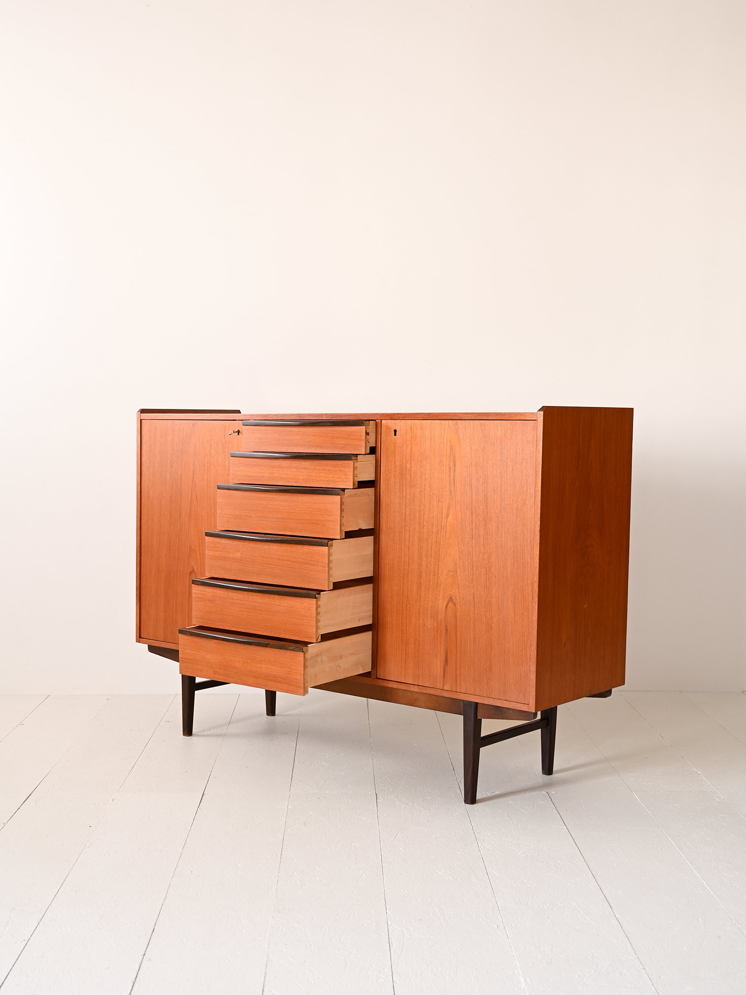 Highboard scandinavo teak 50s-f Highboard scandinavo in teak, anni '50-f