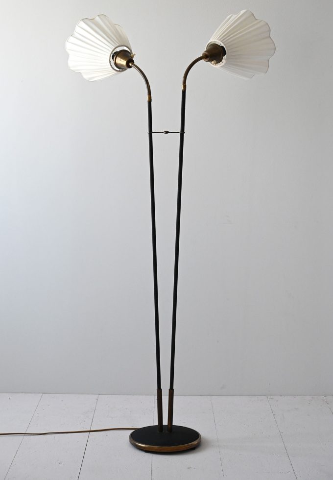 Lampada da terra con due punti luce-b