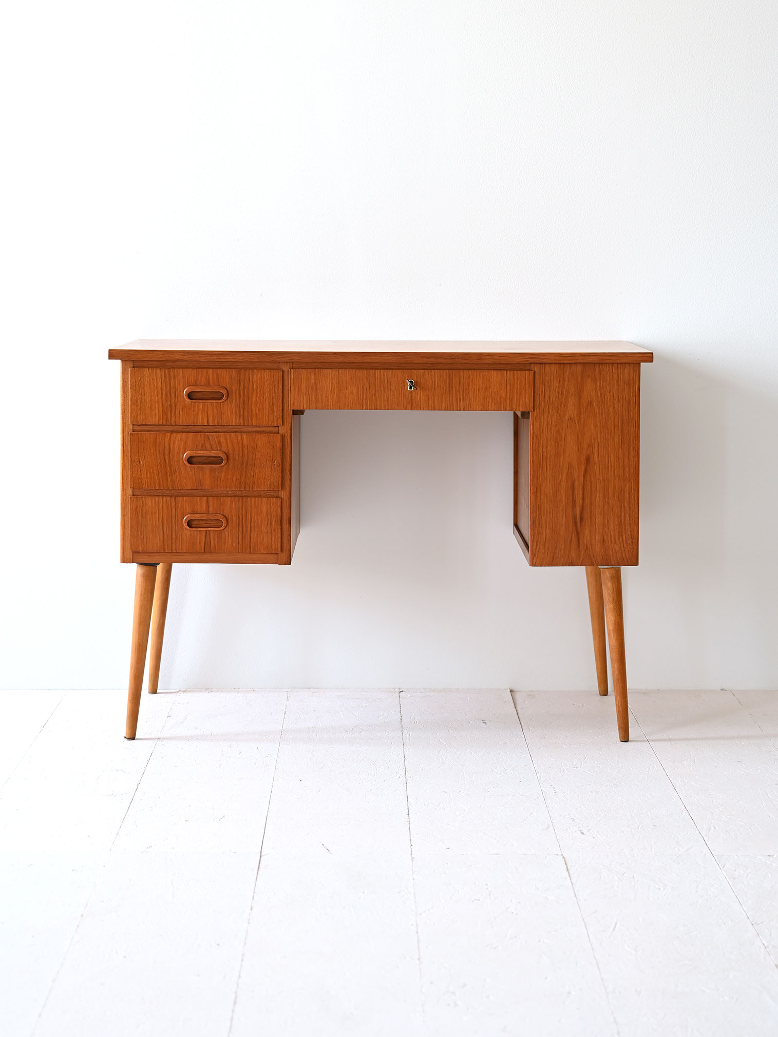 Scrivania vintage teak-a Scrivania vintage in teak-a