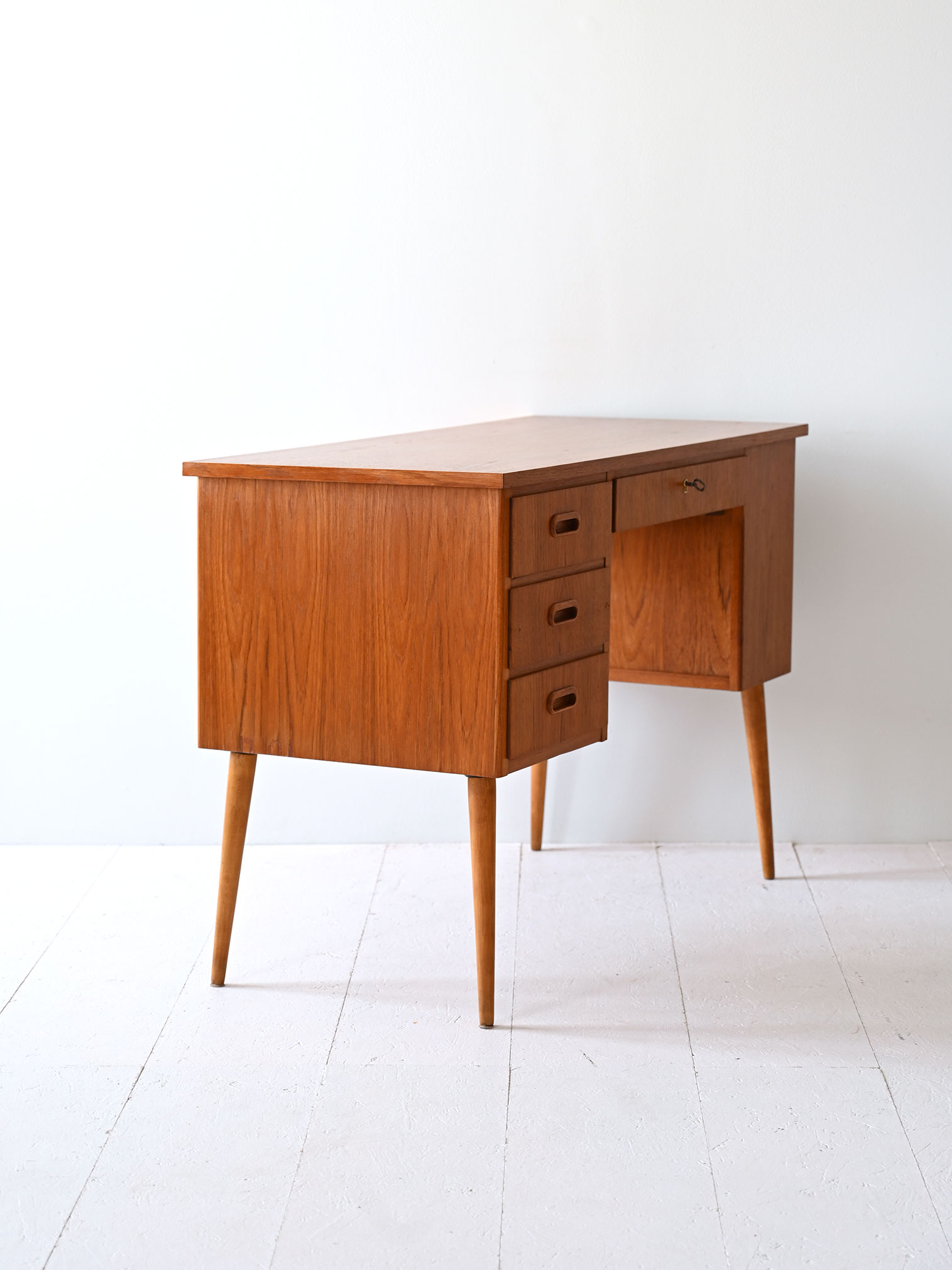 Scrivania vintage teak-d Scrivania vintage in teak-d