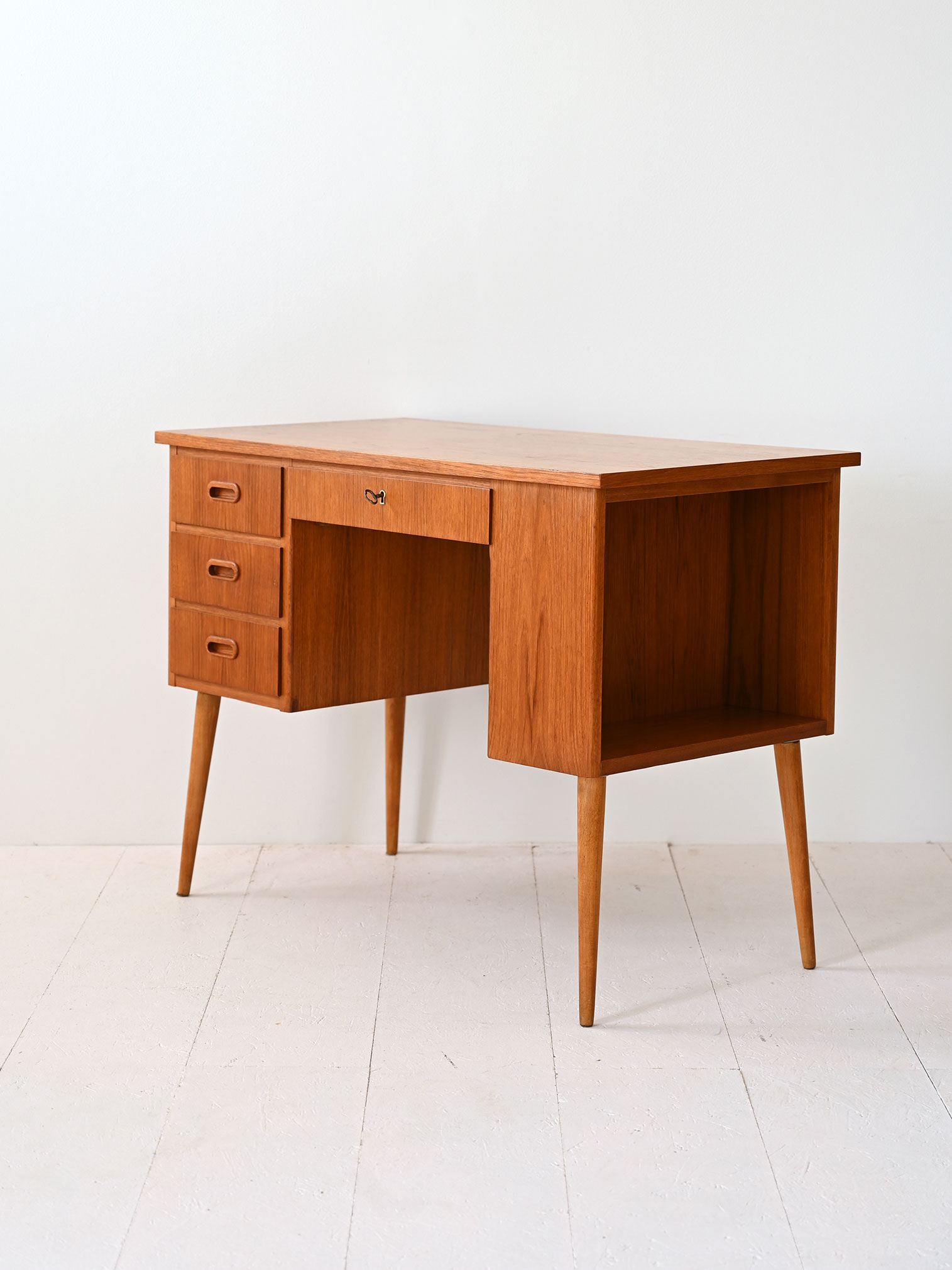 Scrivania vintage teak-e Scrivania vintage in teak-e