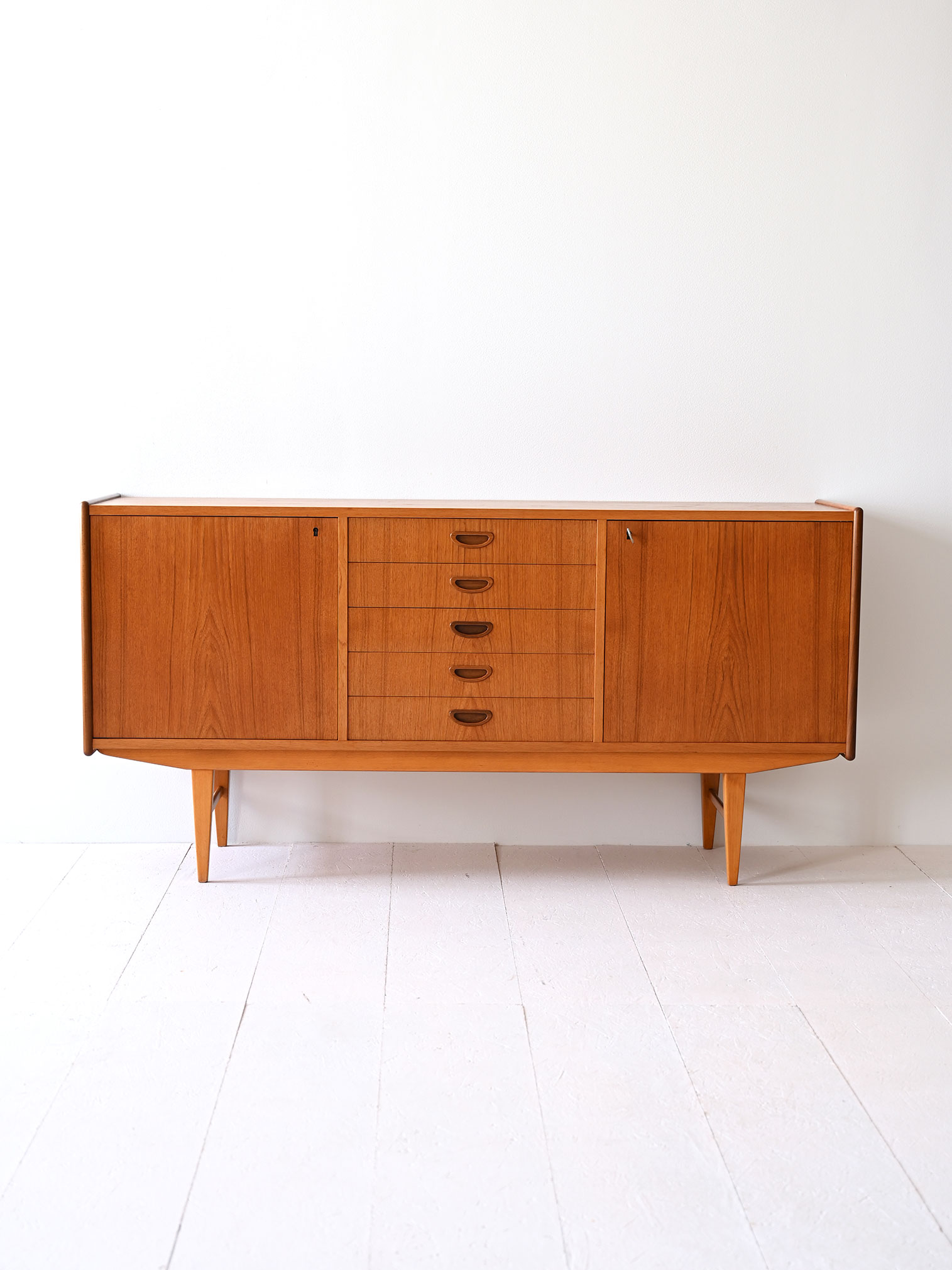 Sideboard 60s cassetti centrali-a Sideboard anni '60 con cassetti centrali-a
