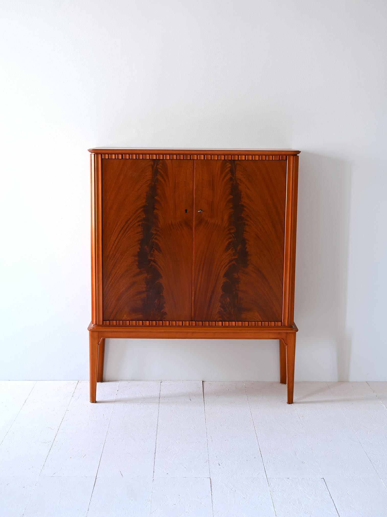 Cabinet vintage mogano-a Cabinet vintage in mogano-a
