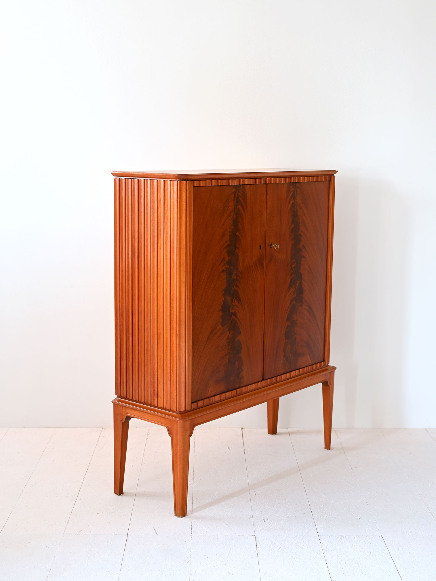 Cabinet vintage mogano-d Cabinet vintage in mogano-d