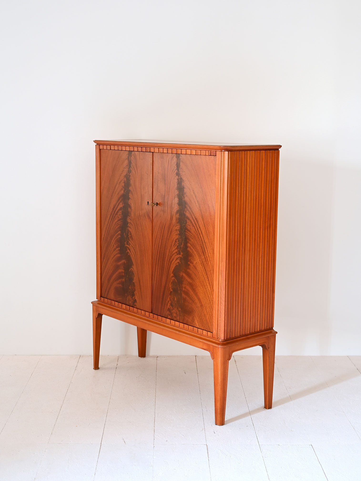 Cabinet vintage mogano-e Cabinet vintage in mogano-e