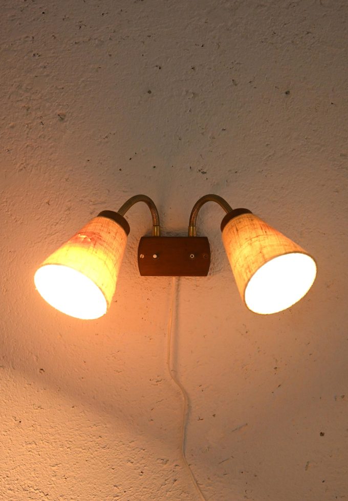 Applique scandinava con due punti luci-a
