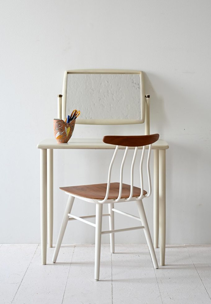 Toeletta vintage in legno-a