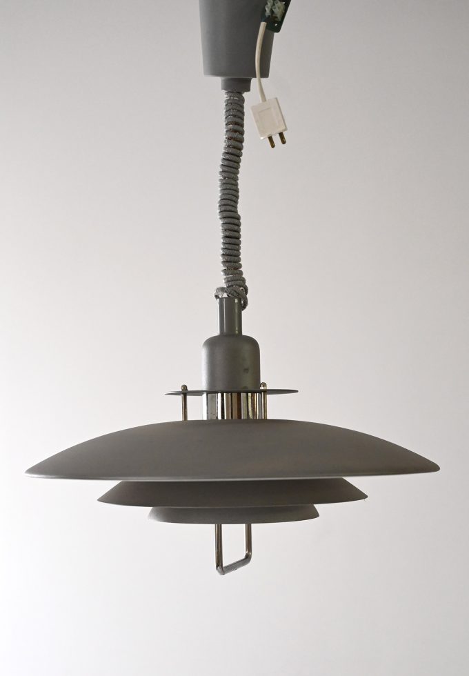 Lampada scandinava in metallo-b