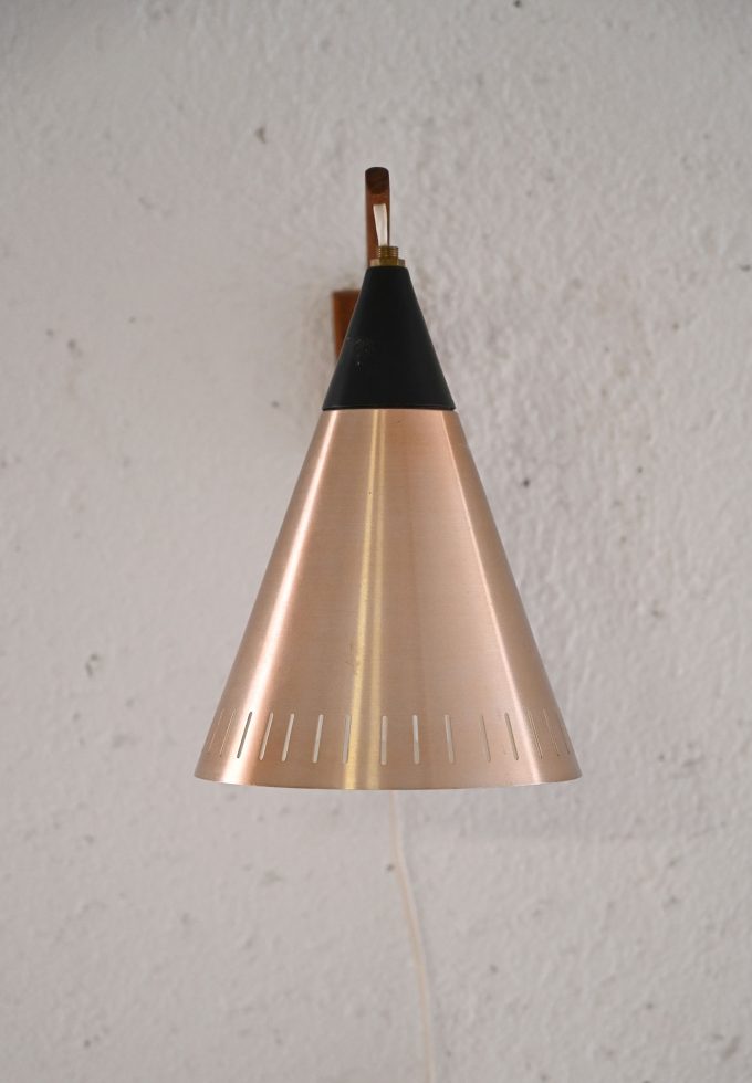 Lampada scandinava con braccio in teak-b