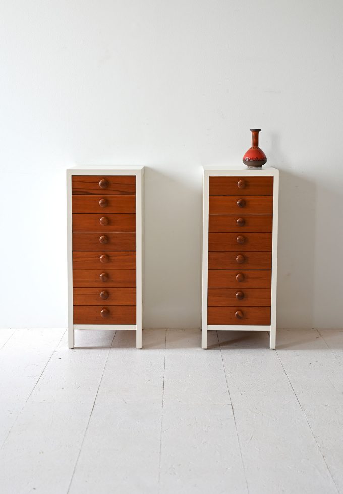 Comodini vintage con cassetti-a