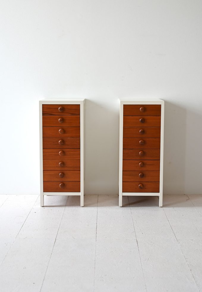 Comodini vintage con cassetti-b
