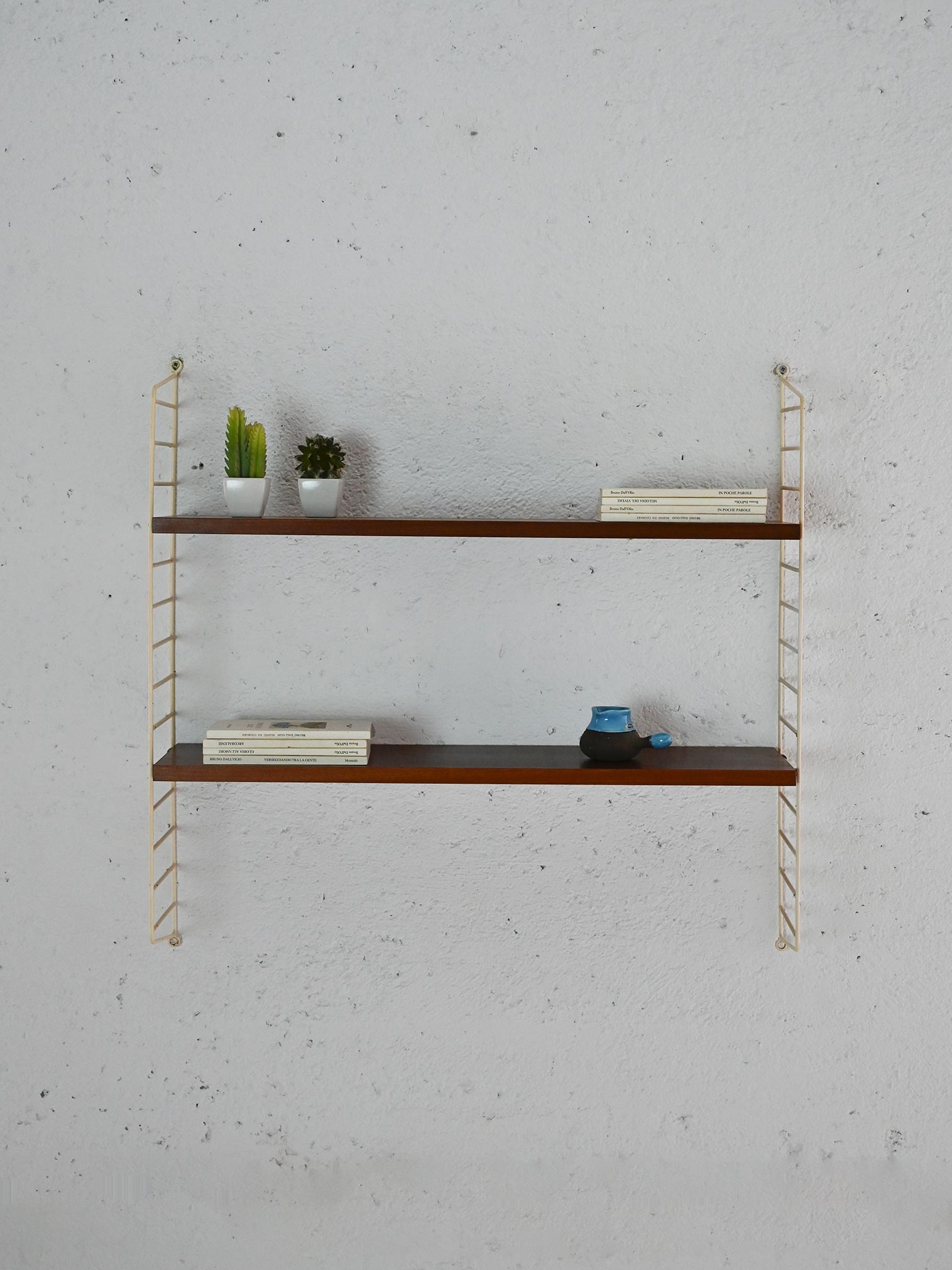 Scaffalatura a muro scandinava-a