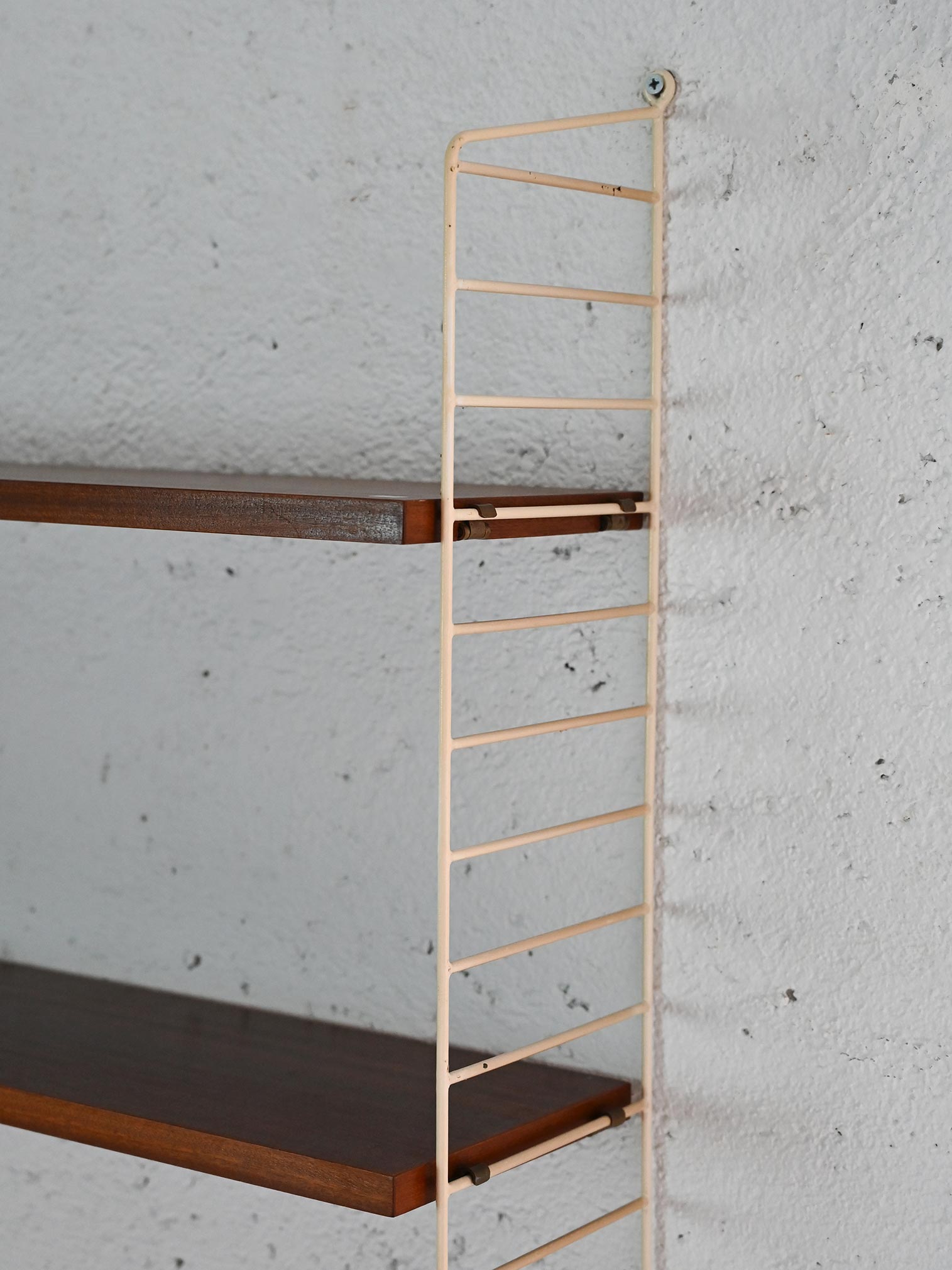 Scaffalatura muro scandinava-c Scaffalatura a muro scandinava-c