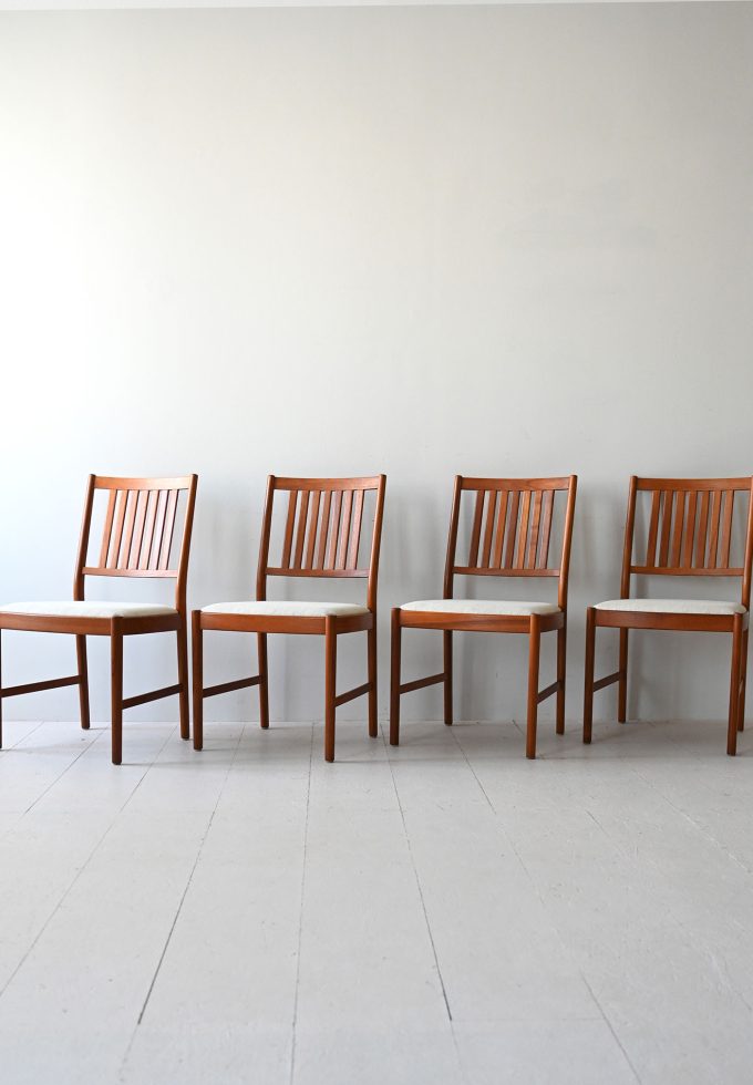 Set di 4 sedie svedesi-a