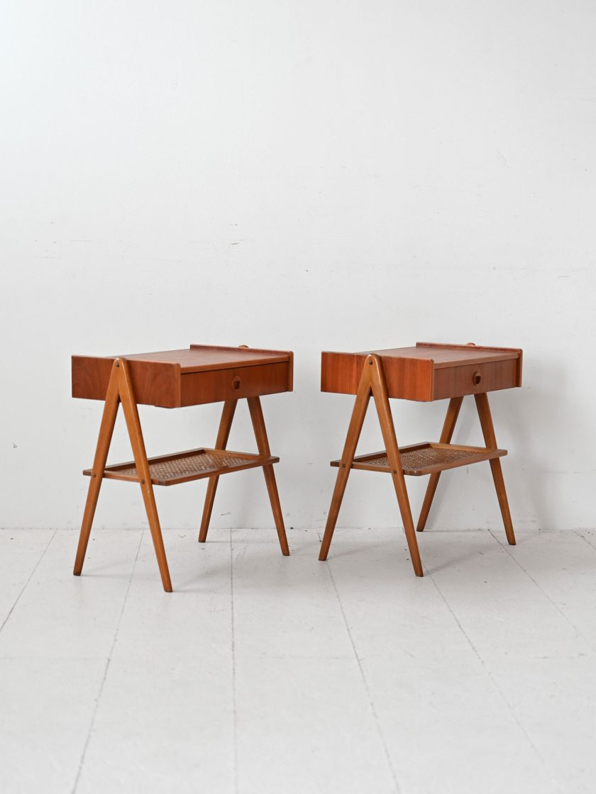 Comodini scandinavi in teak e rattan-c