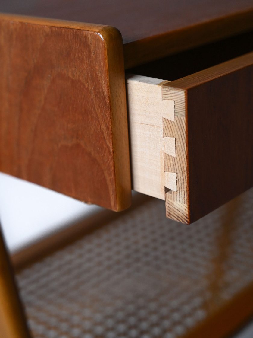 Comodini scandinavi in teak e rattan-h