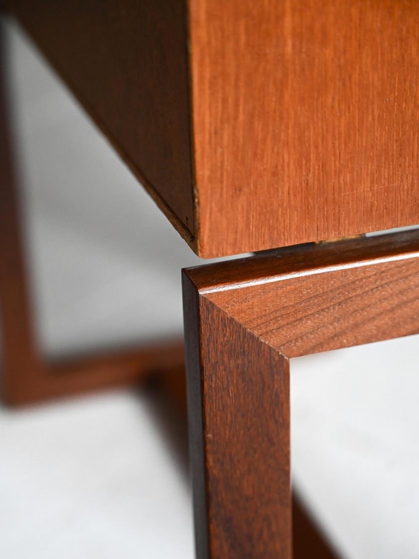 Comodino in teak anni '60-l