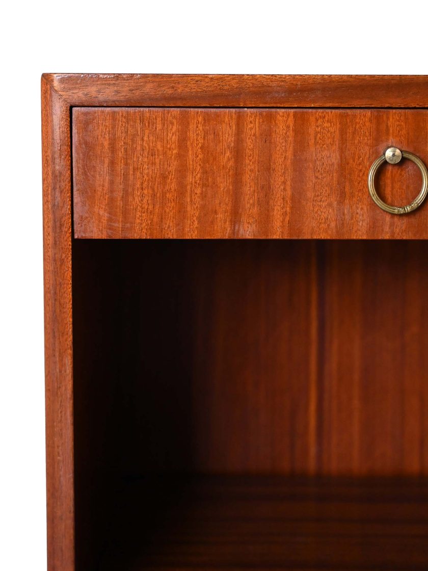 Libreria in mogano con vano contenitore-g