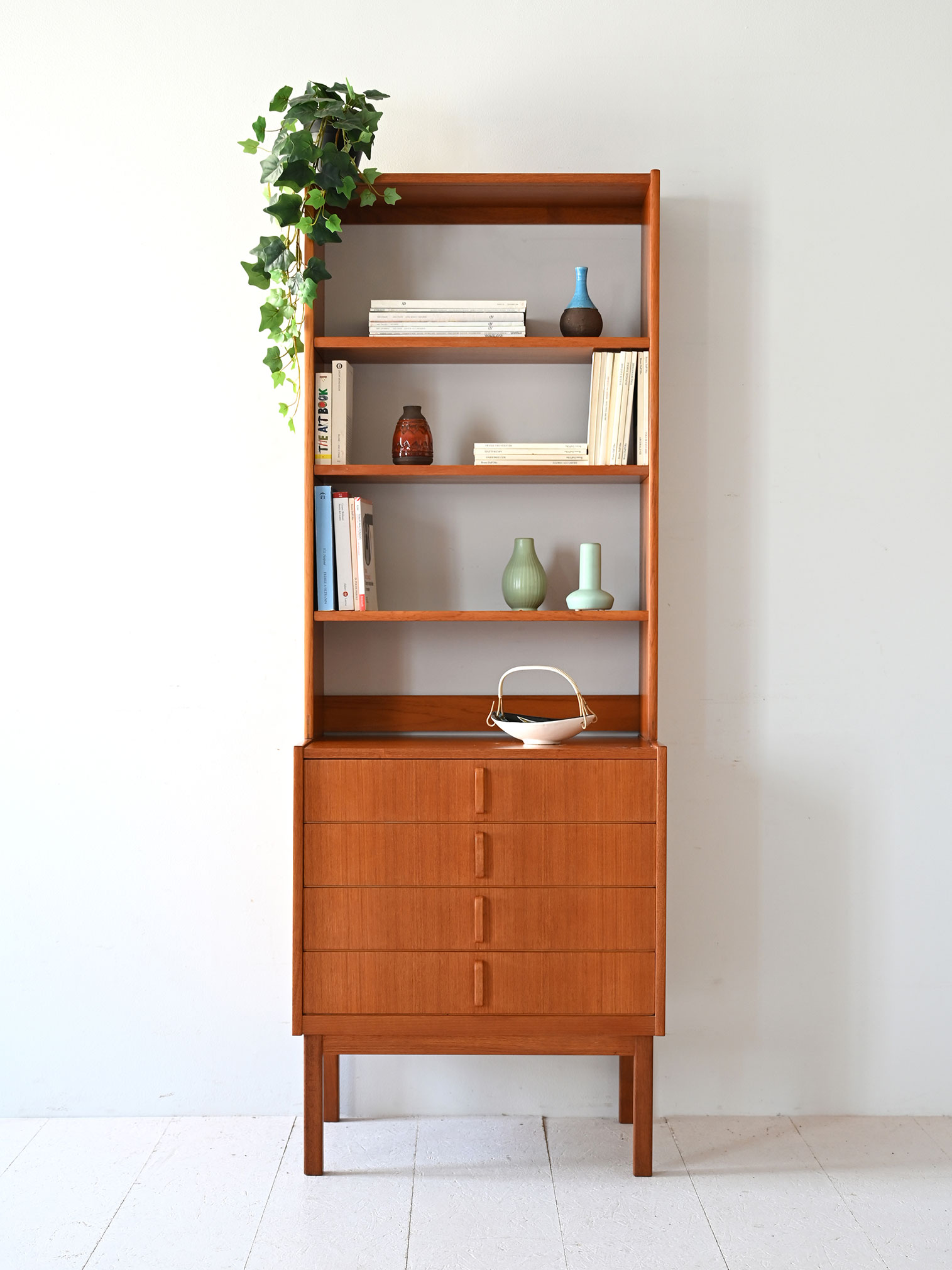 Mobile libreria con cassetti Bodafors-a