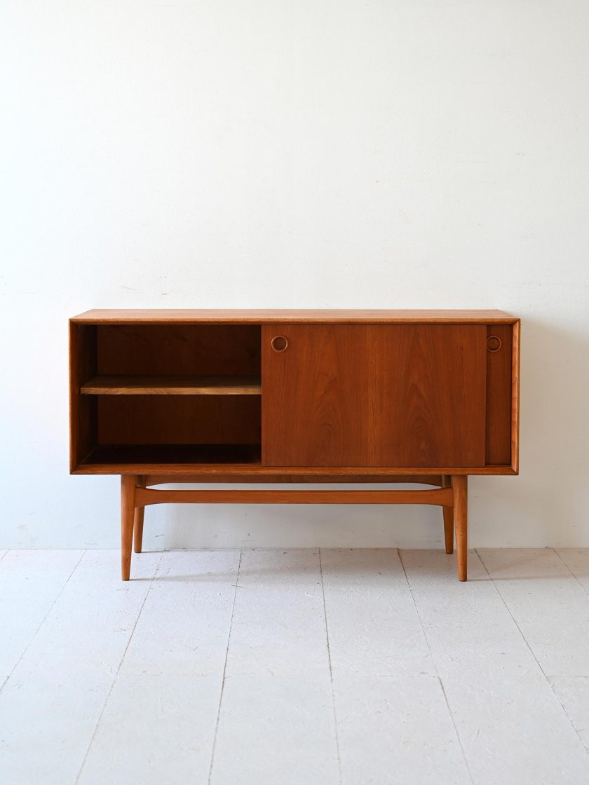 Sideboard scandinavo con ante scorrevoli-c