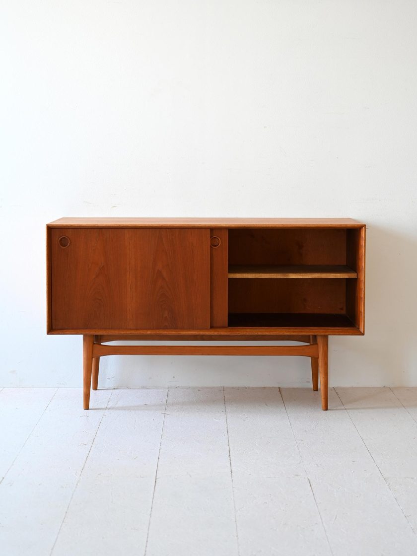 Sideboard scandinavo con ante scorrevoli-d