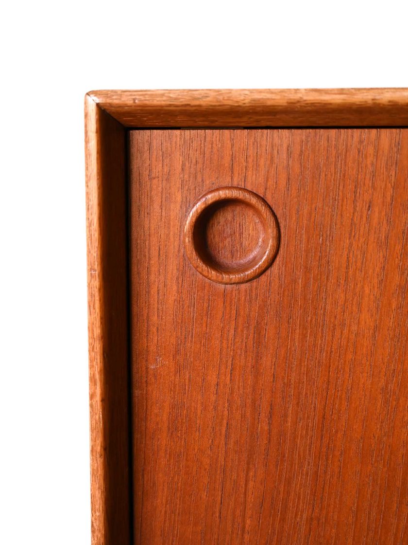 Sideboard scandinavo con ante scorrevoli-h