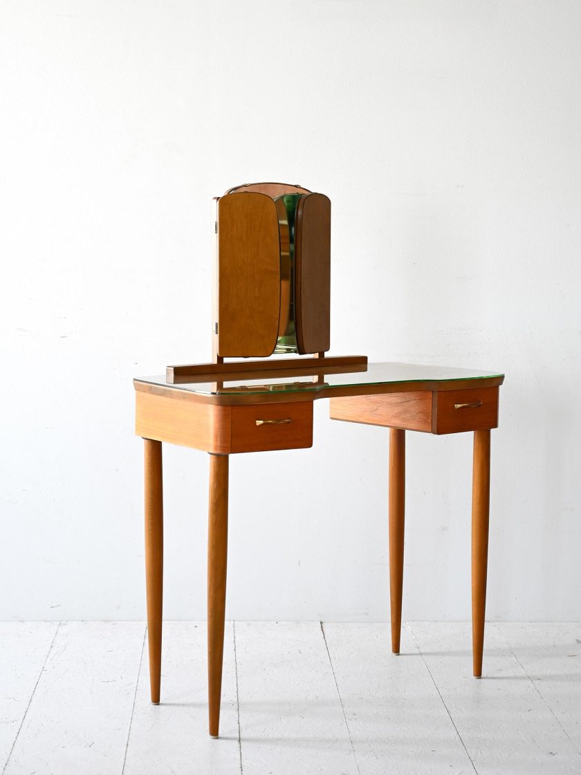 Toeletta vintage con specchio-d