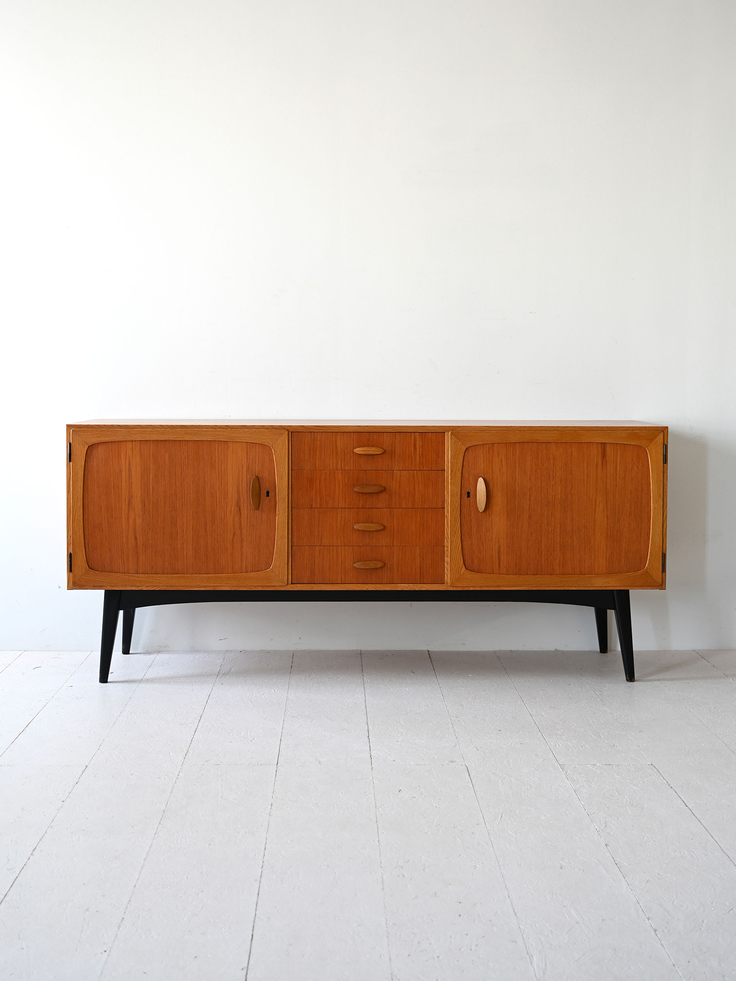 Vintage teak-b sideboard Vintage teak-b sideboard