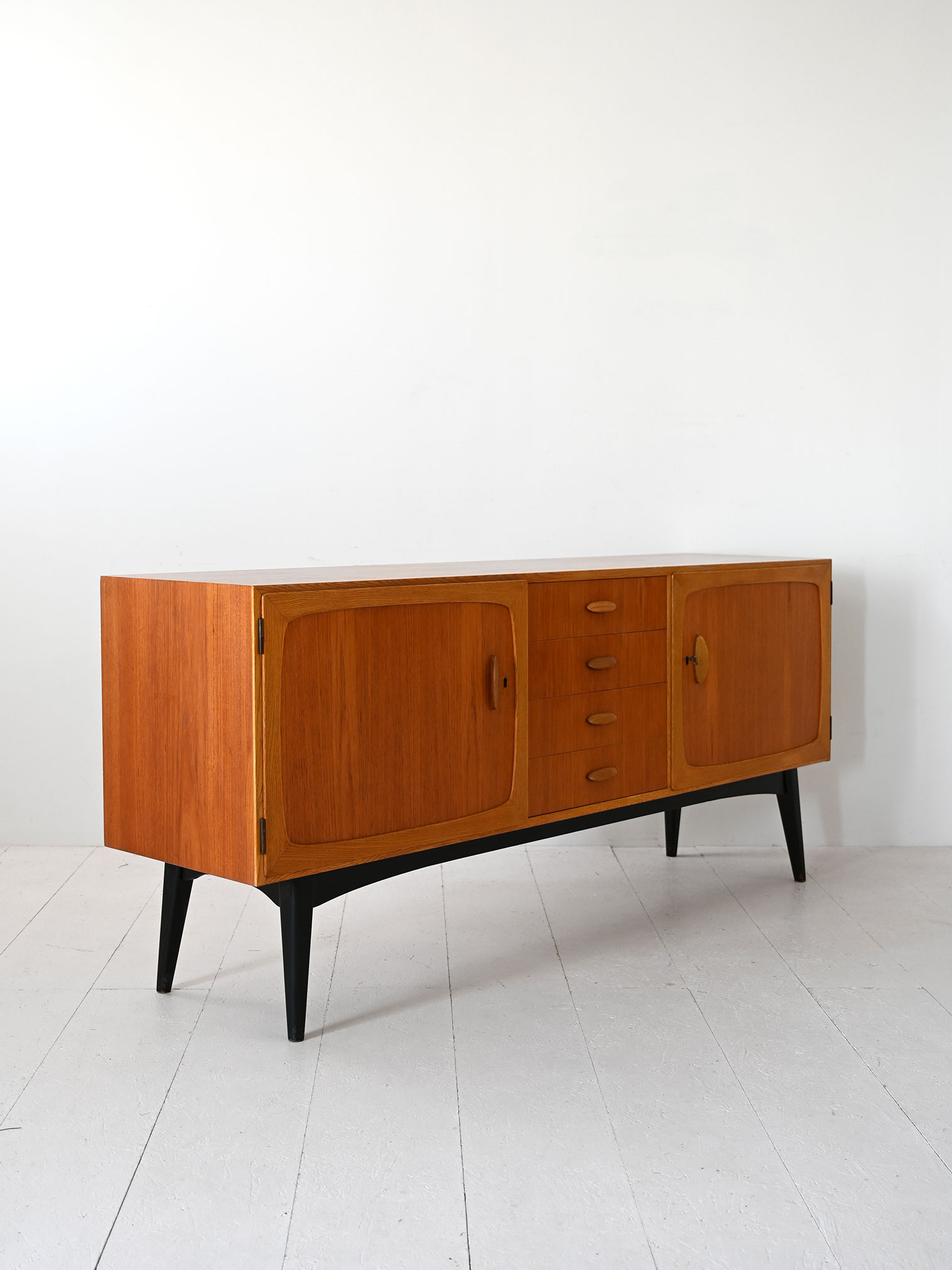 Vintage teak-d sideboard Vintage teak-d sideboard
