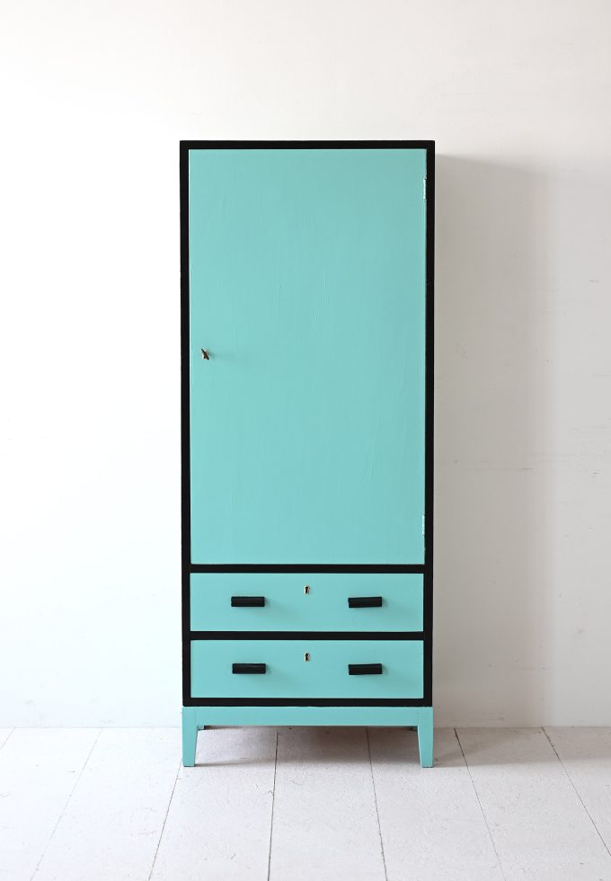 Guardaroba vintage in legno-b