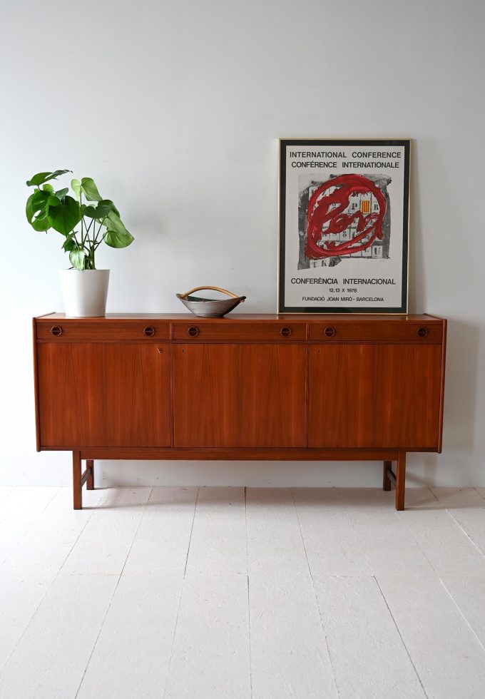 Sideboard scandinavo con ante a battente-a