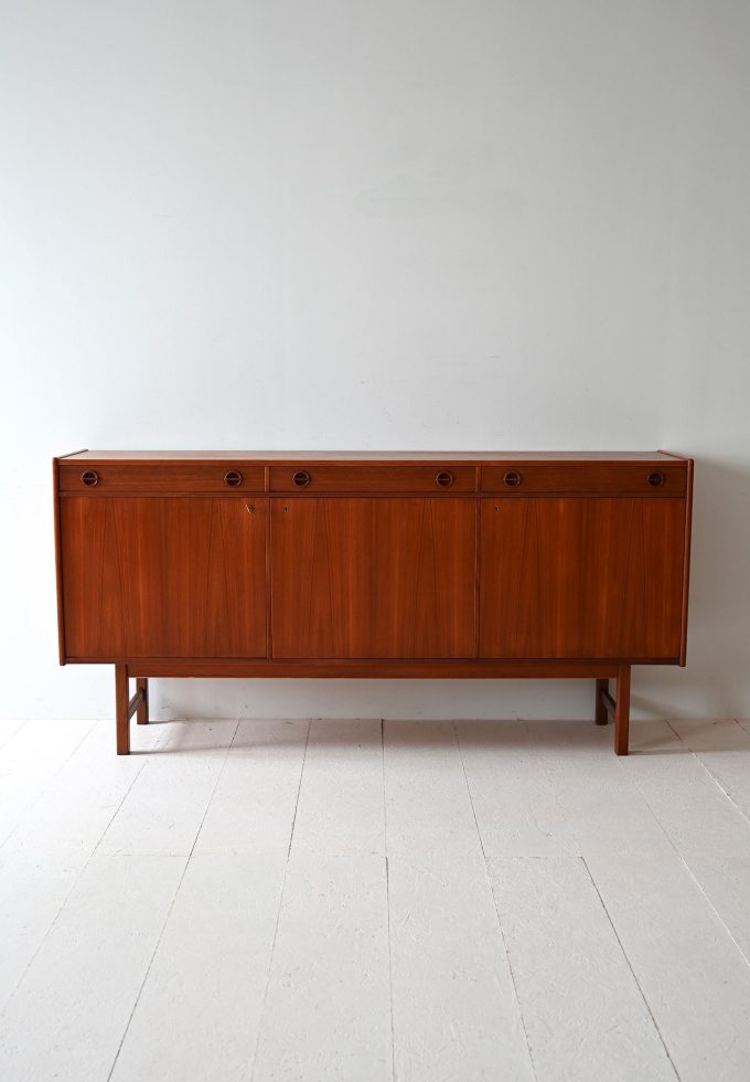 Sideboard scandinavo con ante a battente-b