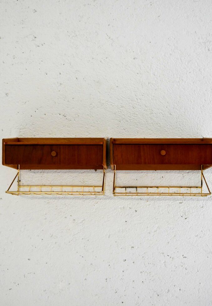 Coppia di comodini a muro scandinavi anni '50-b