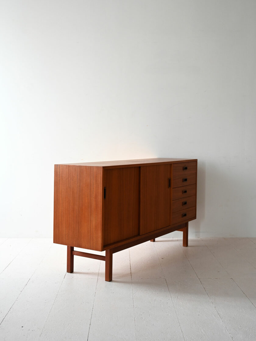 Sideboard scandinavo in teak con ante scorrevoli-e