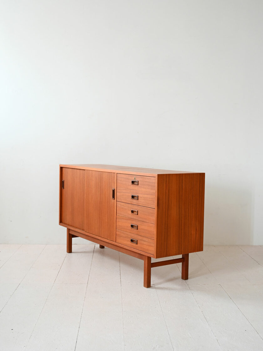 Sideboard scandinavo in teak con ante scorrevoli-f