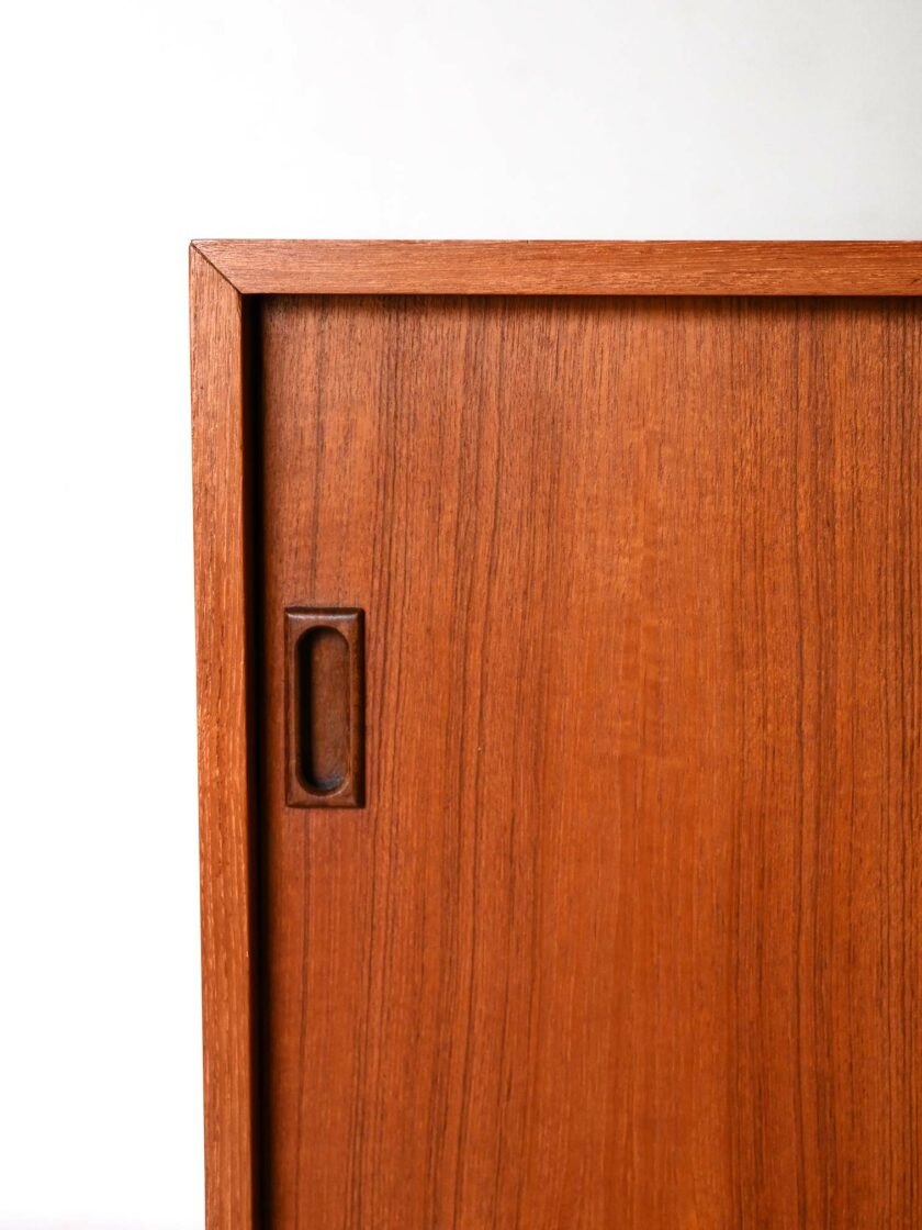 Sideboard scandinavo in teak con ante scorrevoli-g